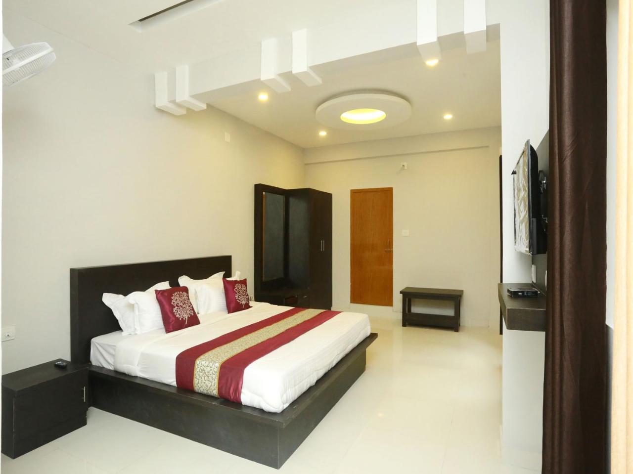โอโย 12978 อิคลู เรซิเดนซี Hotel ไวทีรี ภายนอก รูปภาพ
