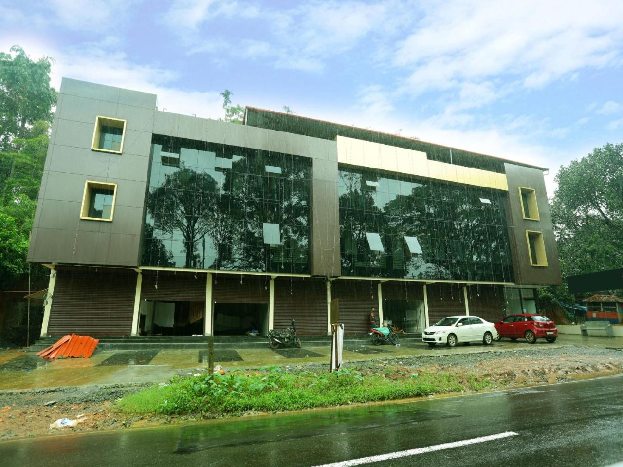 โอโย 12978 อิคลู เรซิเดนซี Hotel ไวทีรี ภายนอก รูปภาพ