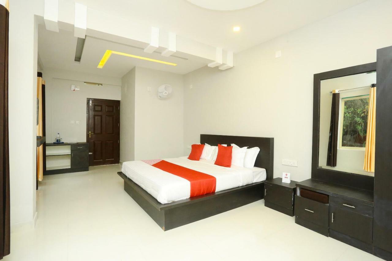 โอโย 12978 อิคลู เรซิเดนซี Hotel ไวทีรี ภายนอก รูปภาพ